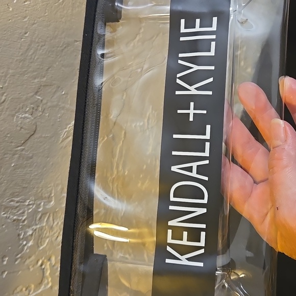 Kendall & Kylie Clear Cosmetic Bag NWOT - Picture 3 of 5